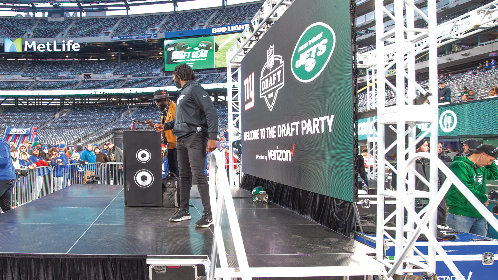 Truss That Wanted Its Own Tour Bus