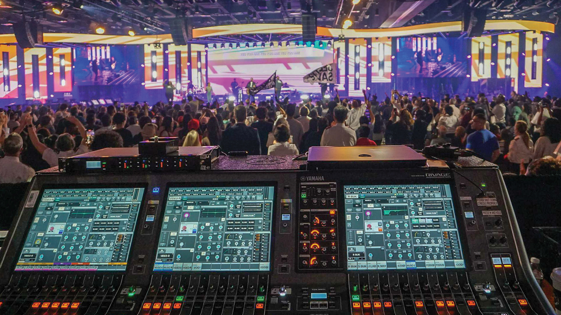 5 Ways LED Walls Can Showcase Corporate Values